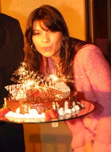 Amanda Françozo comemora aniversário com festa