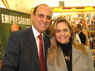 Famosos prestigiam lançamento do novo livro de Cesar Romão