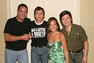 Personalidades prestigiam Chitãozinho & Xororó no Olympia