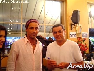Frank Aguiar almoça com os artistas