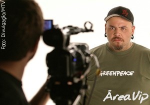 João Gordo grava campanha do Greenpeace em defesa da Amazônia