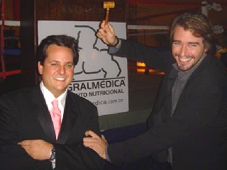 Famosos conferem leilão beneficente en SP