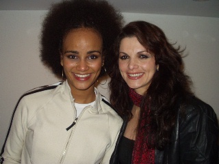 Luciana Mello recebe famosos na platéia do Directv Hall