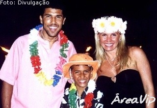 Cristina Mortagua e Djair comemoram aniversário do filho com luau