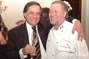 Ronnie Von comemora aniversário com grande festa