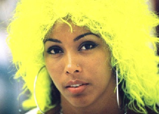 Rosiane Pinheiro dá um upgrade no visual