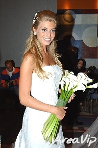 Beldades desfilam no Wedding Week em São Paulo